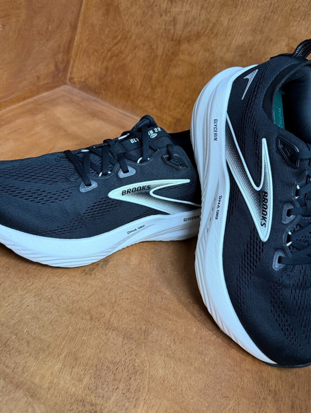 Brooks Glycerin 22 Running Shoes Womens Sz 10D Wide Black White Oreo 1204341D090